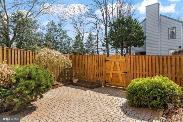 2851 YARN CT, Falls Church, VA 22042