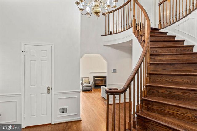 2851 YARN CT, Falls Church, VA 22042