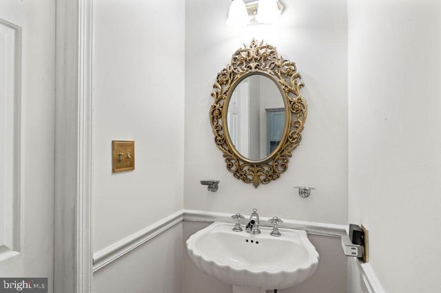 2851 YARN CT, Falls Church, VA 22042