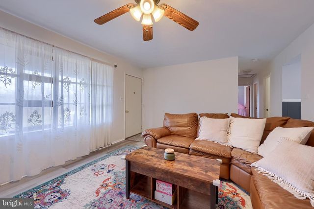 2110 VALLEY GREEN RD, Etters, PA 17319