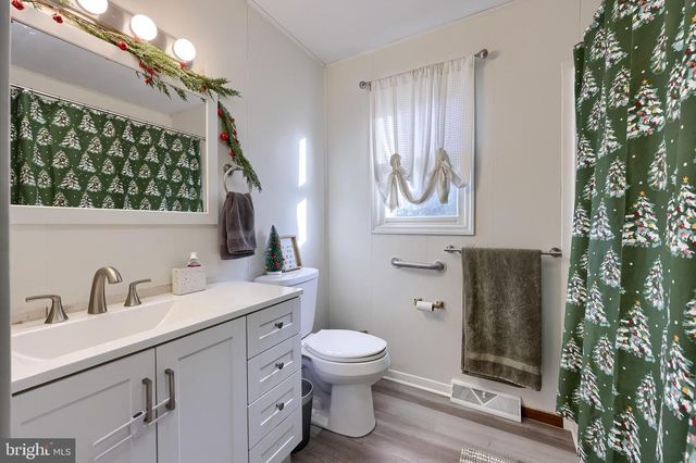 2110 VALLEY GREEN RD, Etters, PA 17319