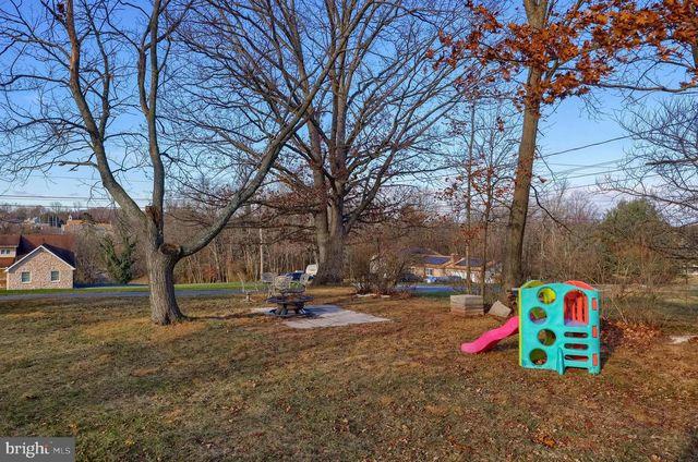 2110 VALLEY GREEN RD, Etters, PA 17319