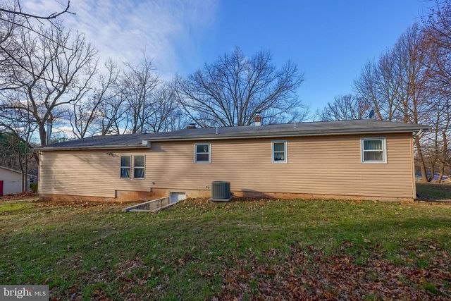 2110 VALLEY GREEN RD, Etters, PA 17319