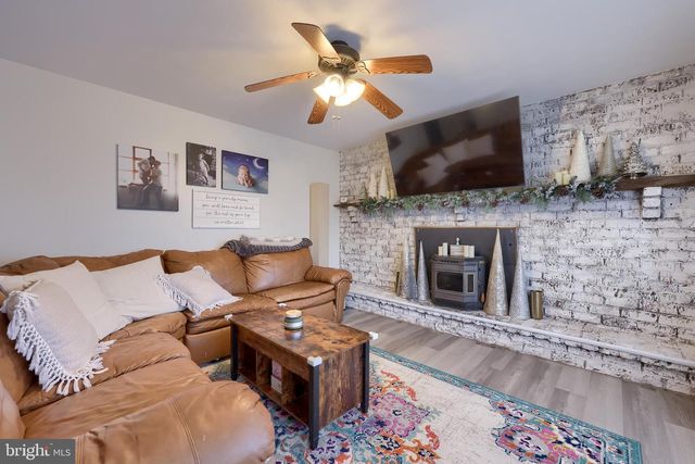 2110 VALLEY GREEN RD, Etters, PA 17319