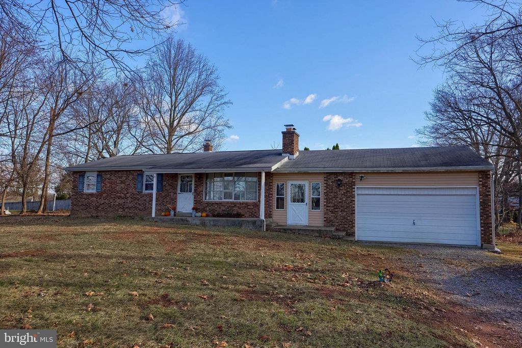 2110 VALLEY GREEN RD, Etters, PA 17319