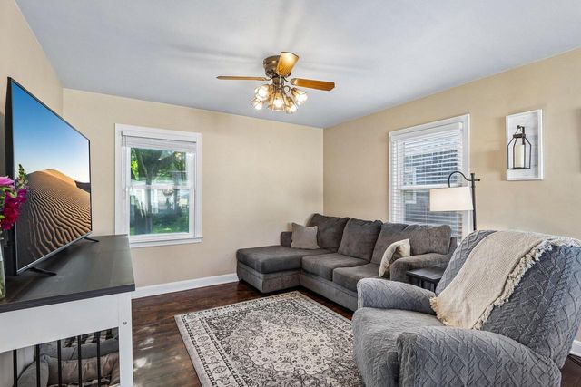 2325 Coolidge AVENUE, Racine, WI 53403