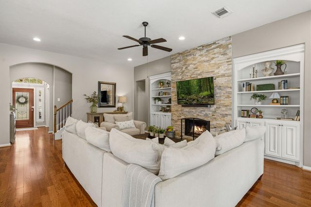 14 Taupewood Place, The Woodlands, TX 77384