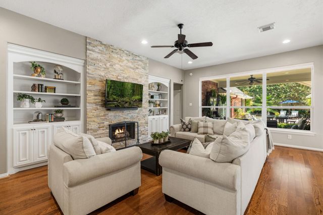 14 Taupewood Place, The Woodlands, TX 77384