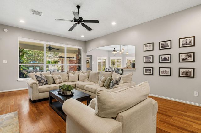 14 Taupewood Place, The Woodlands, TX 77384