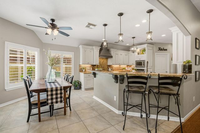 14 Taupewood Place, The Woodlands, TX 77384