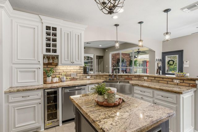 14 Taupewood Place, The Woodlands, TX 77384
