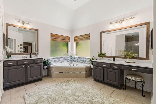 14 Taupewood Place, The Woodlands, TX 77384