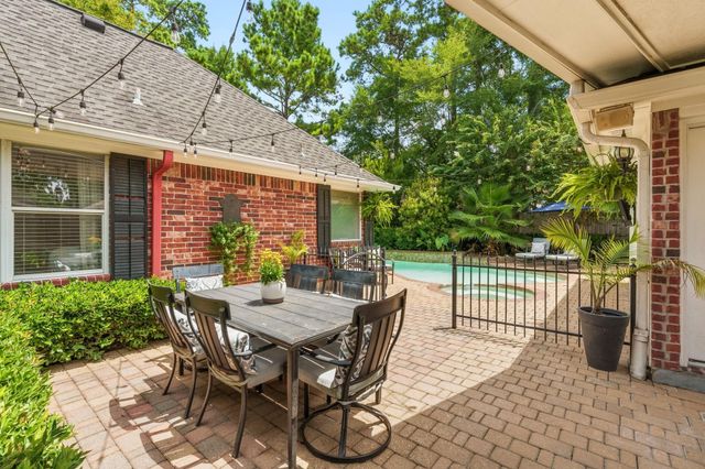 14 Taupewood Place, The Woodlands, TX 77384