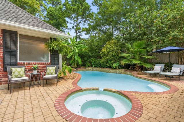 14 Taupewood Place, The Woodlands, TX 77384