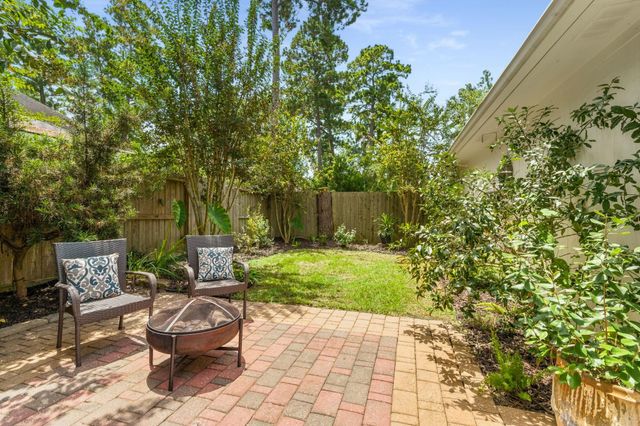 14 Taupewood Place, The Woodlands, TX 77384