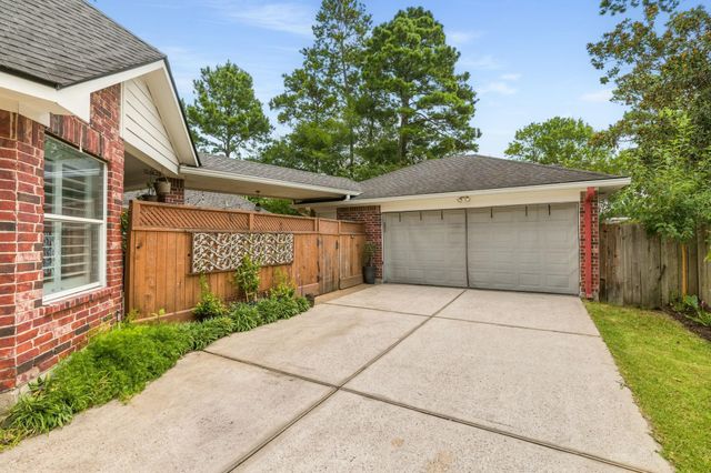 14 Taupewood Place, The Woodlands, TX 77384