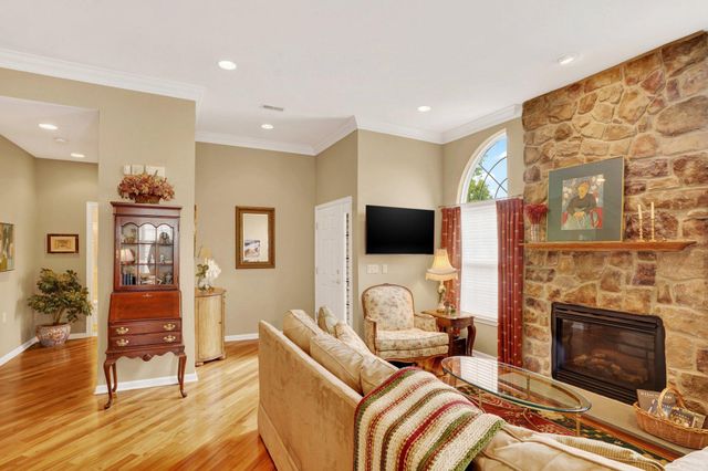 203 FAIRWAY DR, Warminster, PA 18974