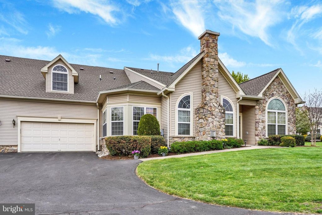 203 FAIRWAY DR, Warminster, PA 18974