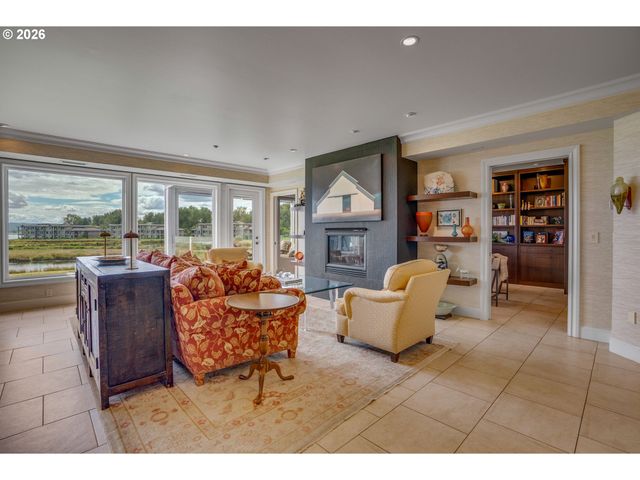 5615 Se SCENIC Ln 201, Vancouver, WA 98661