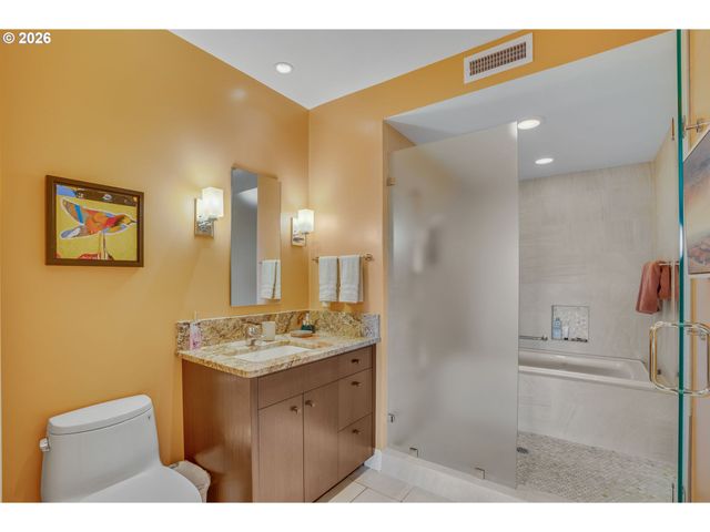 5615 Se SCENIC Ln 201, Vancouver, WA 98661