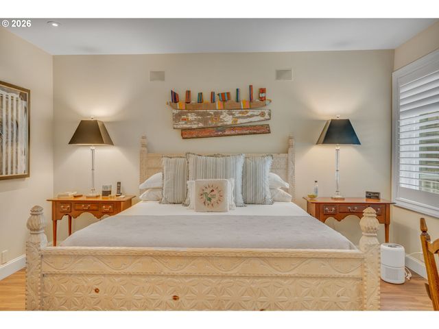 5615 Se SCENIC Ln 201, Vancouver, WA 98661