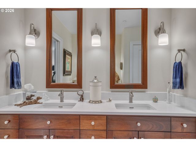 5615 Se SCENIC Ln 201, Vancouver, WA 98661