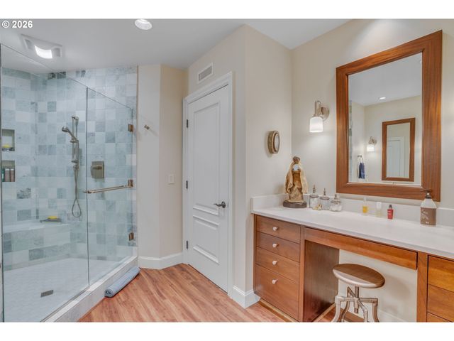 5615 Se SCENIC Ln 201, Vancouver, WA 98661