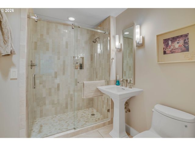 5615 Se SCENIC Ln 201, Vancouver, WA 98661