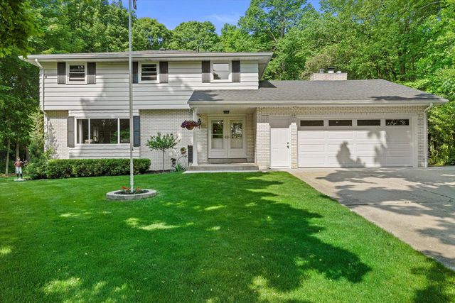 8133 S 20th STREET, Oak Creek, WI 53154