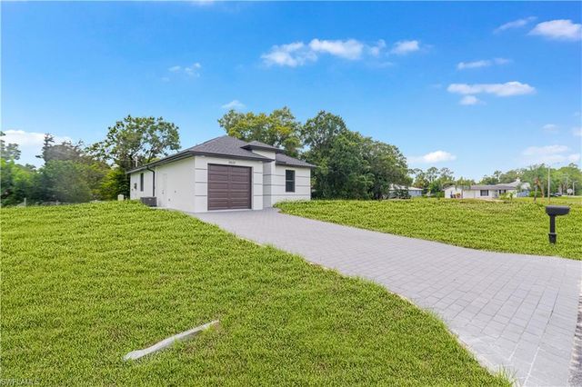 2602 LEELAND HEIGHTS BLVD E, Lehigh Acres, FL 33936
