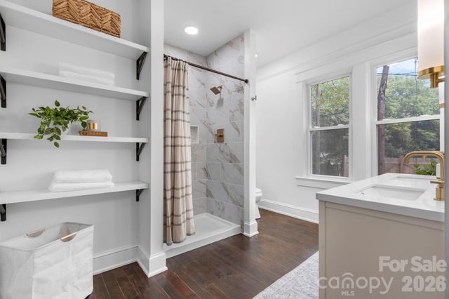 1590 S Center Street, Hickory, NC 28602