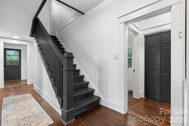 1590 S Center Street, Hickory, NC 28602