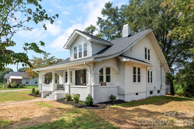 1590 S Center Street, Hickory, NC 28602