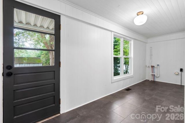 1590 S Center Street, Hickory, NC 28602