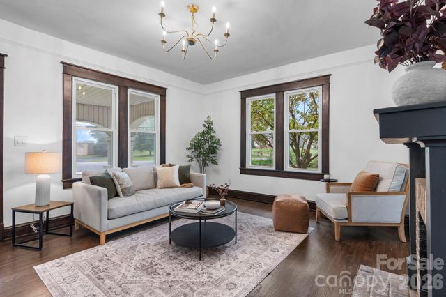 1590 S Center Street, Hickory, NC 28602