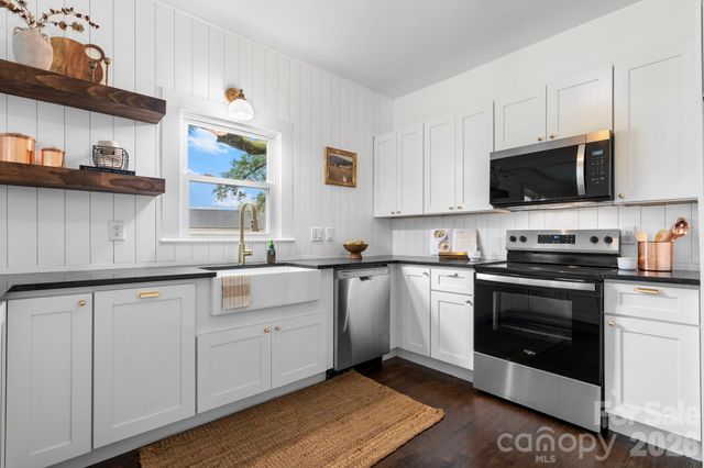 1590 S Center Street, Hickory, NC 28602