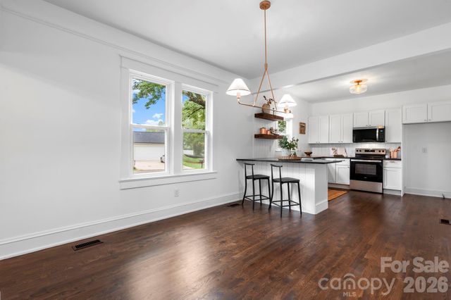 1590 S Center Street, Hickory, NC 28602