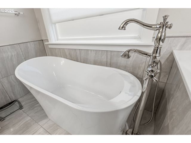 16042 Sw WAXWING Way, Beaverton, OR 97007