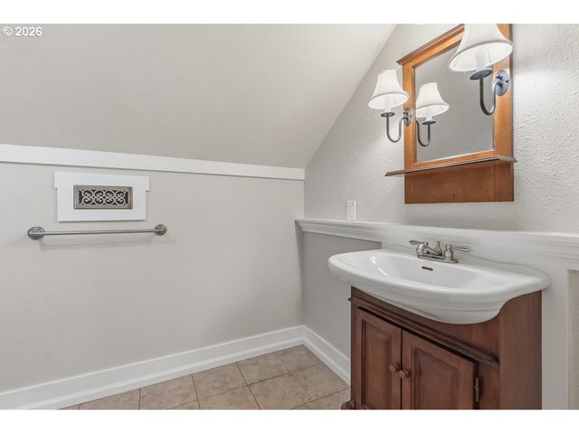 16042 Sw WAXWING Way, Beaverton, OR 97007