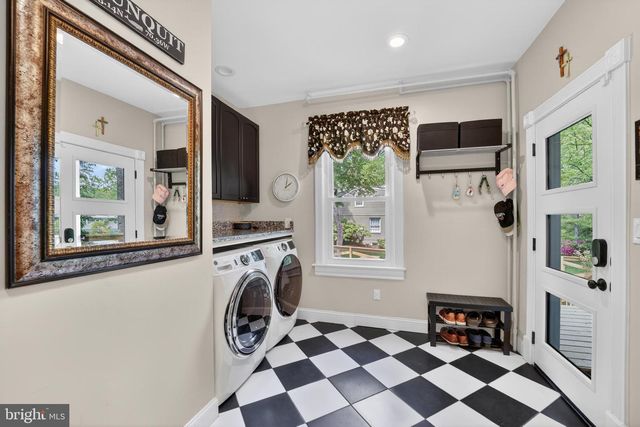 805 N QUAKER LN, Alexandria, VA 22302