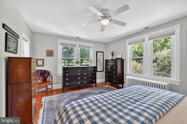 805 N QUAKER LN, Alexandria, VA 22302