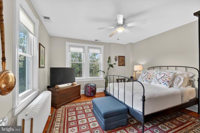 805 N QUAKER LN, Alexandria, VA 22302