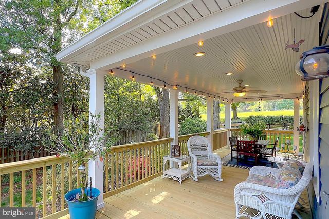 805 N QUAKER LN, Alexandria, VA 22302