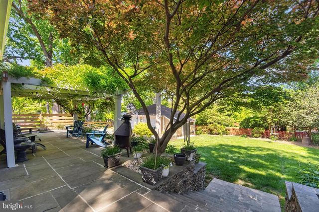 805 N QUAKER LN, Alexandria, VA 22302