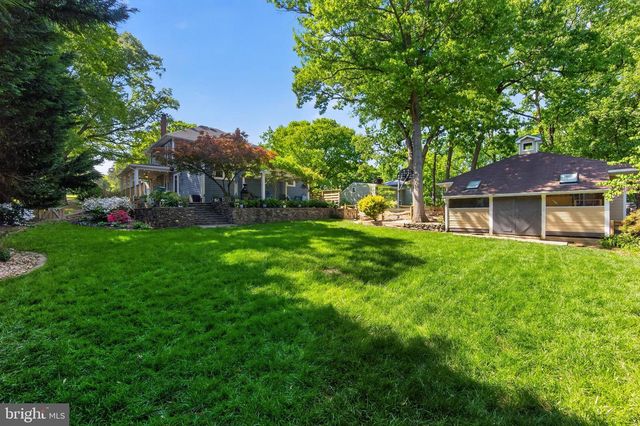 805 N QUAKER LN, Alexandria, VA 22302
