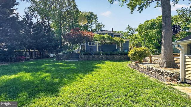 805 N QUAKER LN, Alexandria, VA 22302