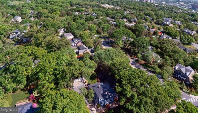 805 N QUAKER LN, Alexandria, VA 22302