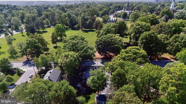 805 N QUAKER LN, Alexandria, VA 22302