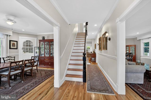805 N QUAKER LN, Alexandria, VA 22302