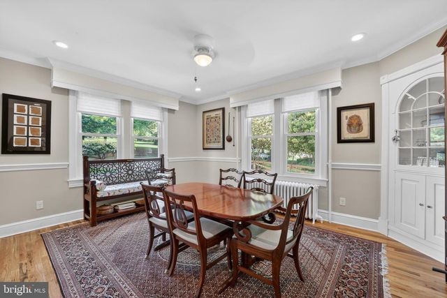 805 N QUAKER LN, Alexandria, VA 22302